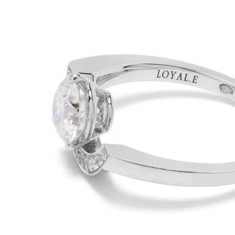 Bague_Intrepide_grand_arc_1ct_pavee_-_Or_blanc_18k_-_diamant_ethique_-_Loyale_Paris_-_2