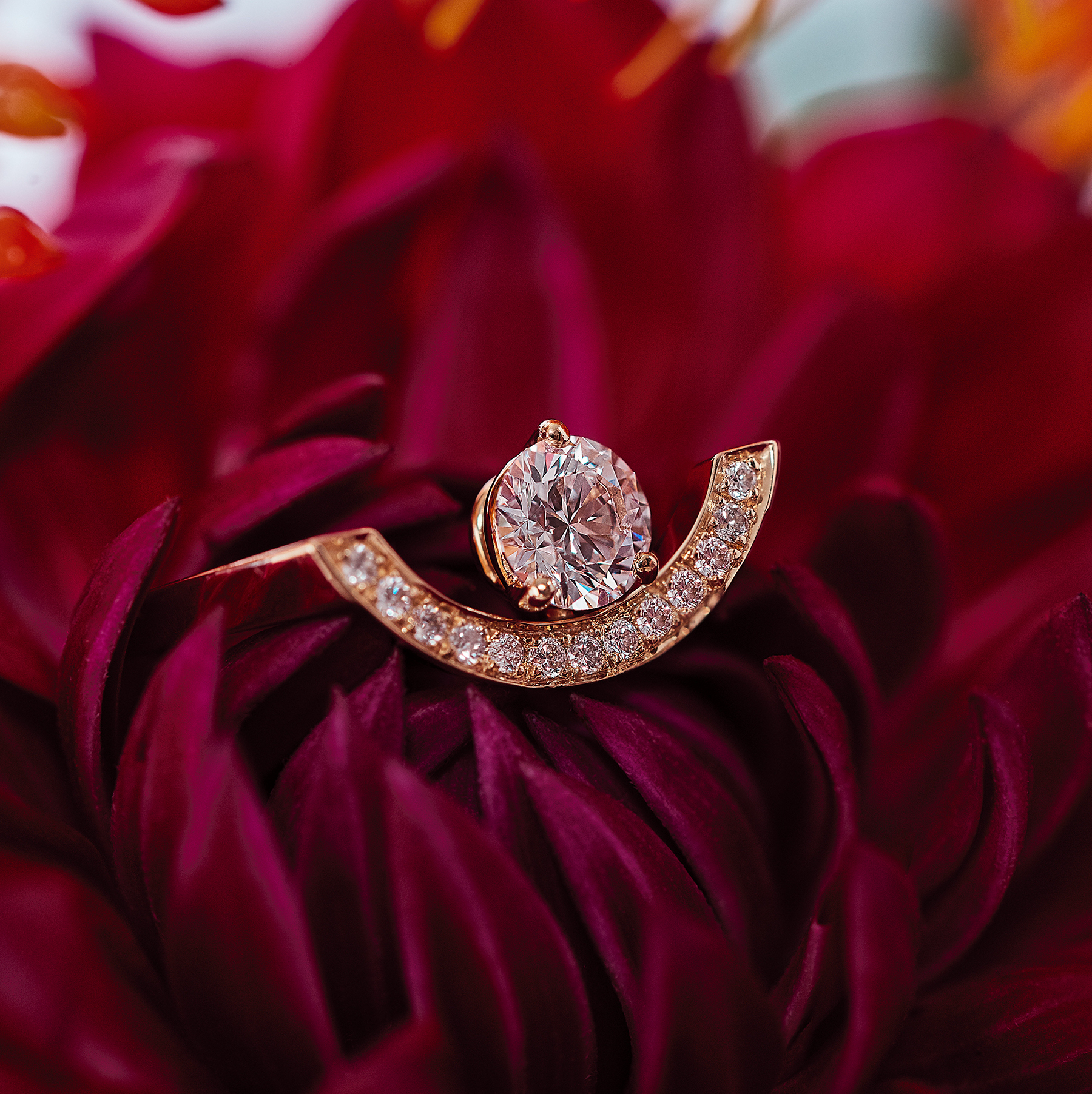 Bague_Intrepide_grand_arc_0.5ct_pavee_-_Or_rose_18k_-_diamant_ethique_-_Loyale_Paris