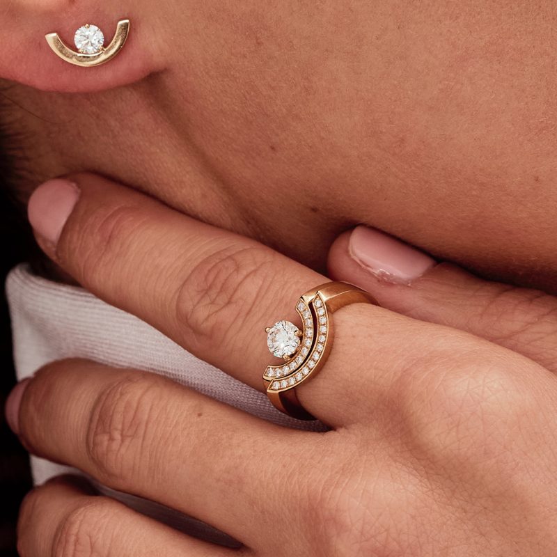 Bague_Intrepide_grand_arc_pavee_-_Or_jaune_18k_-_diamant_ethique_-_Loyale_Paris