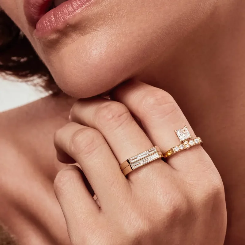Solitaire_Uraeus_0.7ct_Princesse_pave_-_Or_jaune_18k_-_diamant_ethique_-_Loyale_Paris_-_6