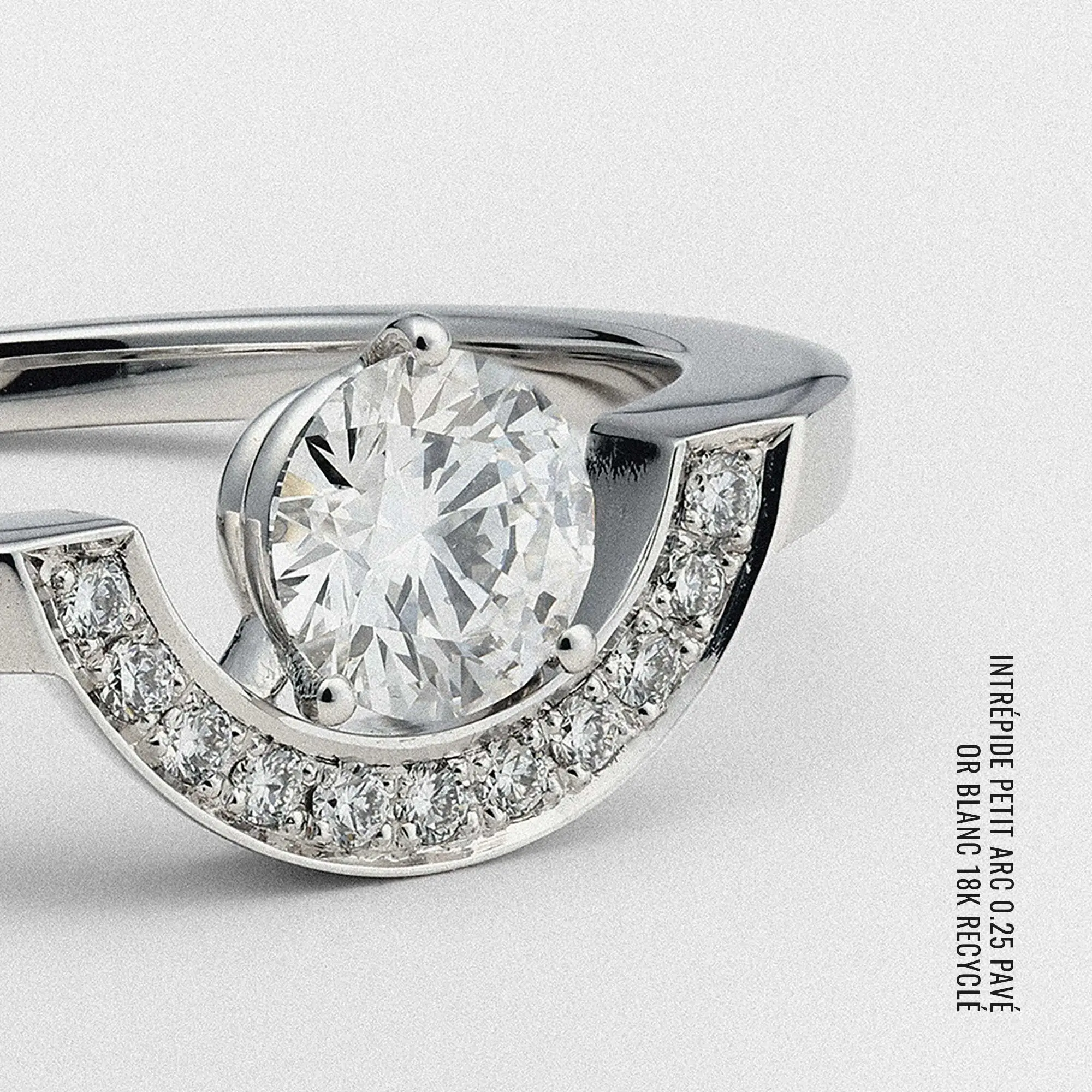 bague-or-blanc-recyclé-0.25-carrat-pavé-de-diamants-collection-intrépide