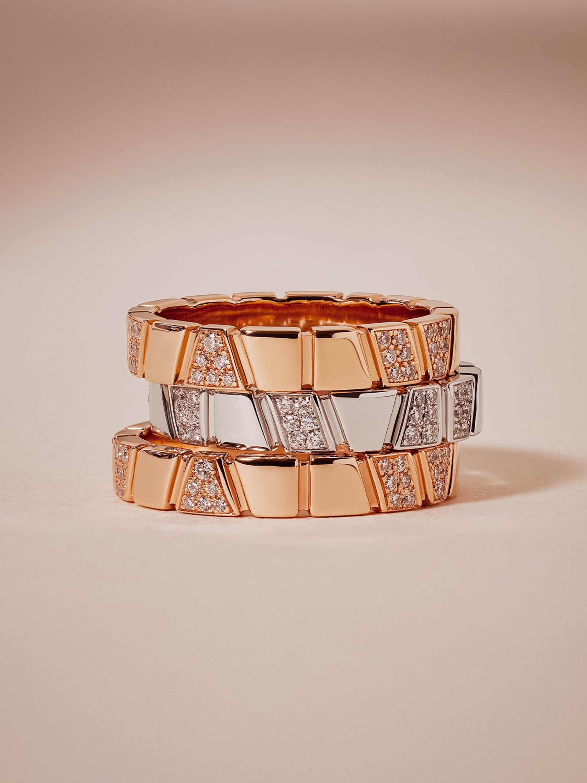 bagues ride and love stacking or recyclé 18k pavé de diamants synthétiques maison de joaillerie française loyale paris